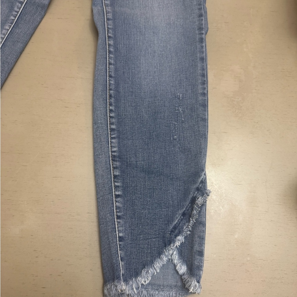 Judy Blue Light Wash skinny tulip hem Jeans size 7 or 28 EUC - Picture 3 of 9